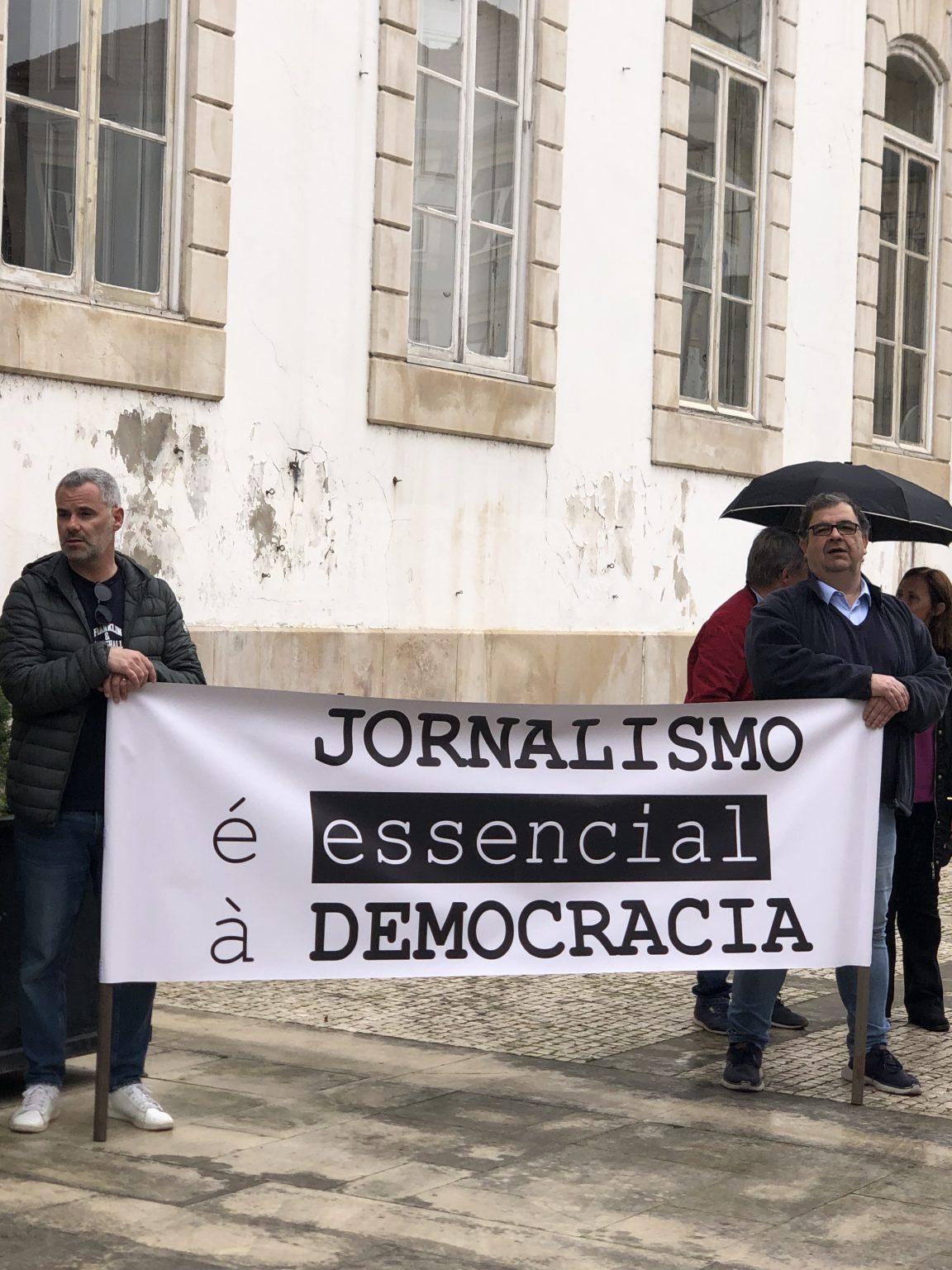 Faixa-Branca-greve-Jornalistas